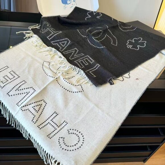 Chanel Lady Scarf - Picture 5 of 9